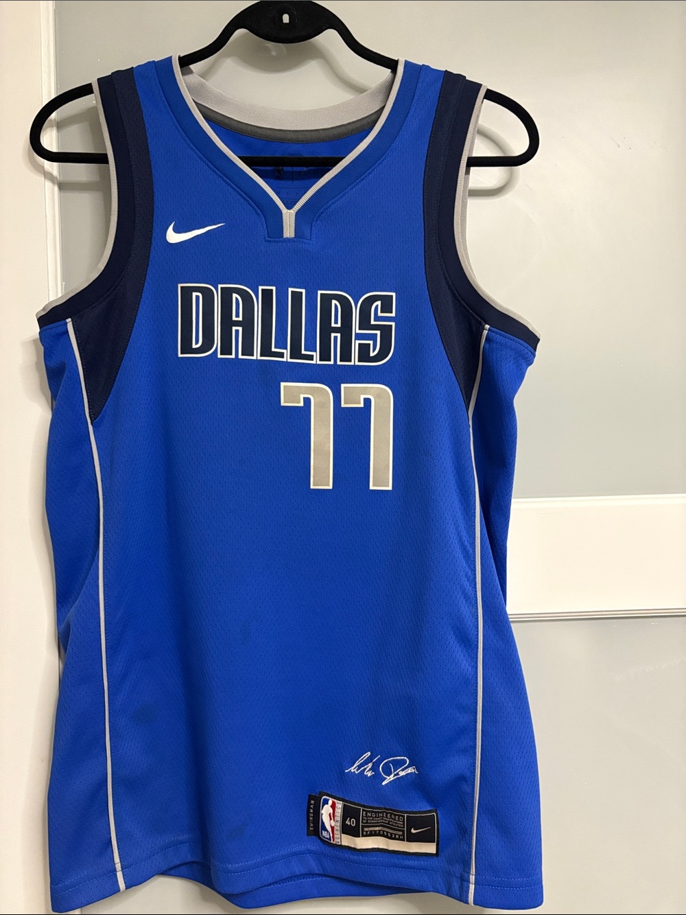 Nike Blue Dallas Luca Doncic signed basketball jersey #77 size small men